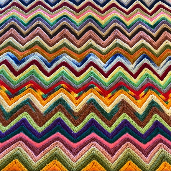 Handmade Knit Afghan Stripe Granny Throw Lap Blanket Rainbow Multicolor Chevron - Picture 5 of 7